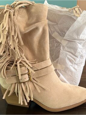 Women's Fringe Suede Ankle Boots with Buckle - Beige